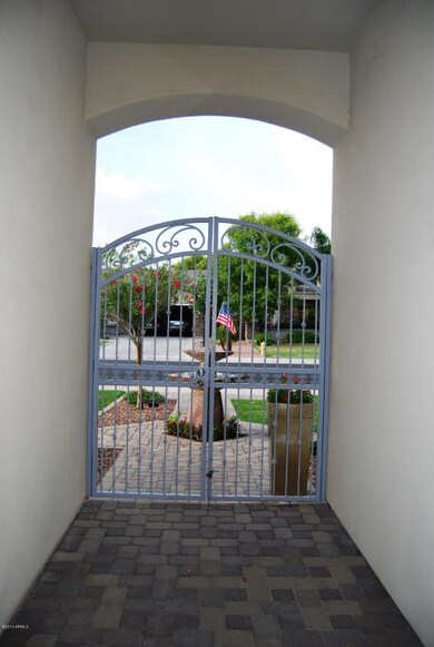 435 e phelps-chandler-court yard