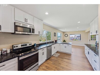 831 S 11th St, Coos Bay, OR 97420 - photo 7