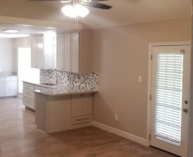 510 Castlelake Dr, Friendswood, TX 77546 - photo 3