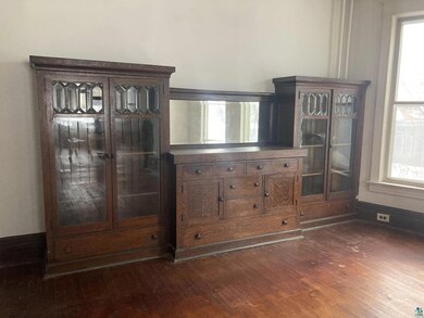 Interior details featuring hardwood / wood-style f