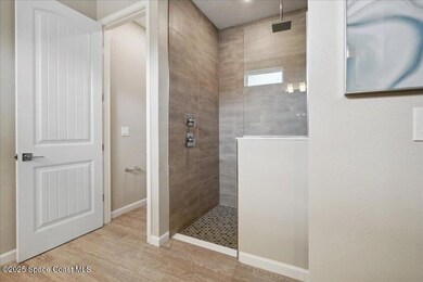 Venice master bathroom 2