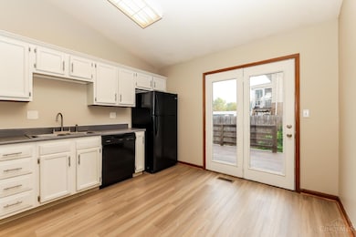 6933 Torrington Dr, Franklin, OH 45005 - photo 6