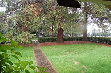 832 NE 10th St, Grants Pass, OR 97526 - photo 2