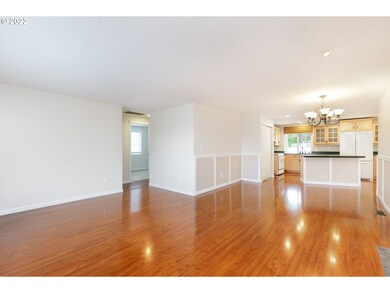 Living Room/Entrance