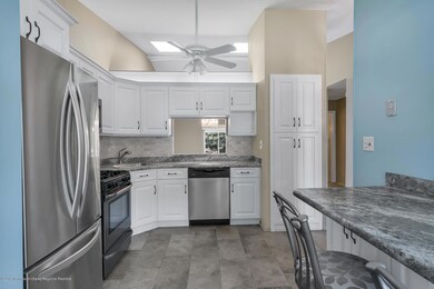 113 Viburnum Terrace unit 314, Red Bank, NJ 07701 - photo 5