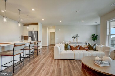 21914 Hawksbill High Cir unit 30403, Sterling, VA 20164 - photo 4