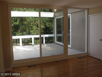 11527 Maple Ridge Rd, Reston, VA 20190 - photo 2