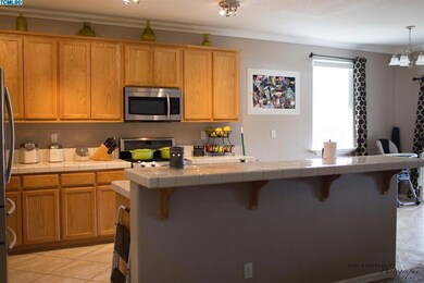 643 N Maurer St, Porterville, CA 93257 - photo 7