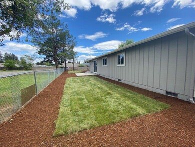 295 N Front St, Creswell, OR 97426 - photo 5