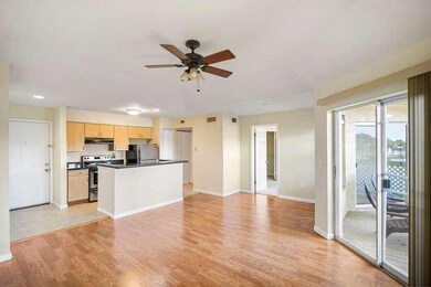 4815 Via Palm Lakes-small-009-007-Living