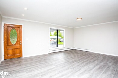 4.   Living Room 20190525-DW-40786-FULL