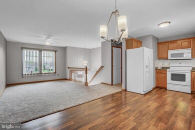 627 Candlestick Ct, Chambersburg, PA 17201 - photo 2