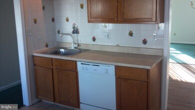 8853 Goose Landing Cir, Columbia, MD 21045 - photo 2