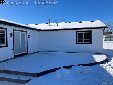 1604 Allen Rd, Kimball, MI 48074 - photo 4