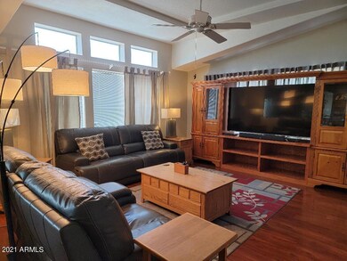 3920 family room with entertainment cent