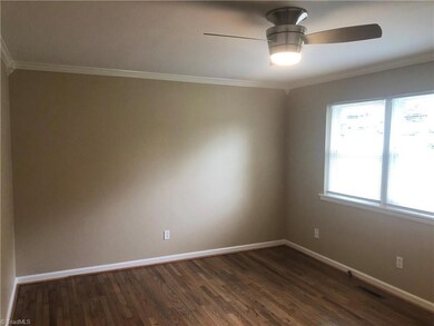 Living Room w/Remote Ceiling Fan/Light kit