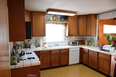 1502 E Sycamore Ave, El Segundo, CA 90245 - photo 5