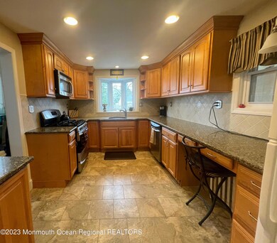 35 Edgemere Dr, Matawan, NJ 07747 - photo 6