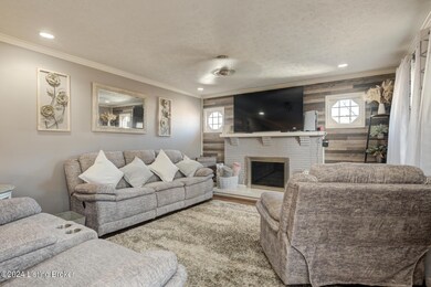 7806 Donegal Dr, Louisville, KY 40219 - photo 4