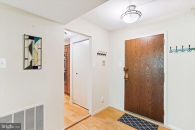 4974 Sentinel Dr, Bethesda, MD 20816 - photo 5