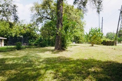 9201 Lanewood Dr, Houston, TX 77016 - photo 7