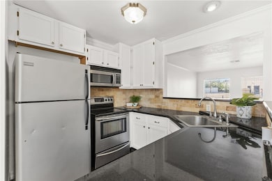 2807 Wildflower Dr unit 12, Bryan, TX 77802 - photo 2