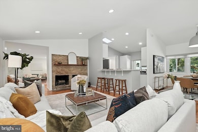 8216 Fenway Rd, Bethesda, MD 20817 - photo 5