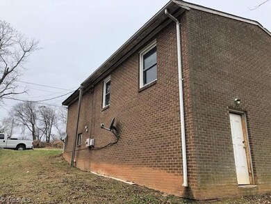 337 S Branch St, Reidsville, NC 27320 - photo 2