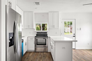 923 Knight St unit E, Houston, TX 77022 - photo 4