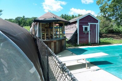 7. Pool House & Tiki Bar - Bloch
