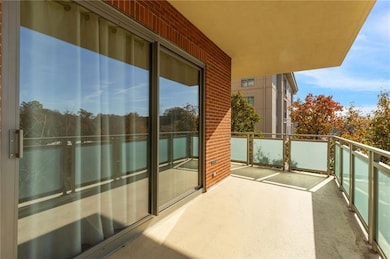 4950 Central #307 St, Kansas City, MO 64112 - photo 4