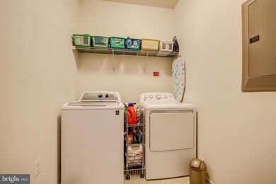 41900 Metamorphic Square unit 302, Aldie, VA 20105 - photo 6