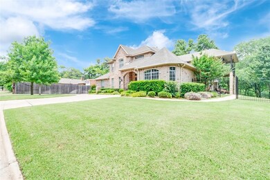 916 Henson Dr, Hurst, TX 76053 - photo 4