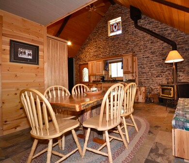 Dining/Kitchen Area