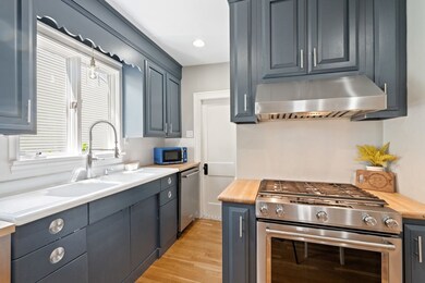 35 Richardson St unit 1, Wakefield, MA 01880 - photo 2