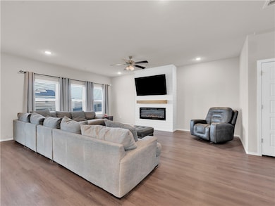 635 Woodcreek Loop, Lowell, AR 72745 - photo 7