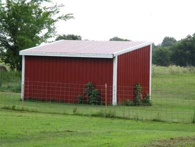 Loafing shed
