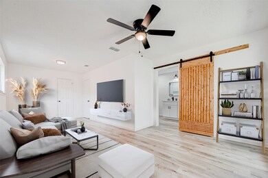 16726 Barcelona Dr, Friendswood, TX 77546 - photo 5