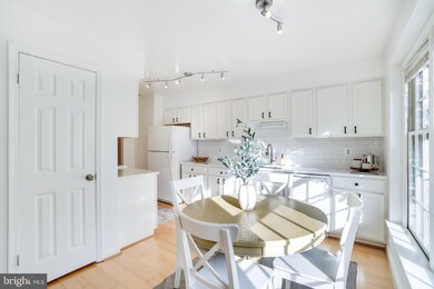 2715 Shawn Leigh Dr, Vienna, VA 22181 - photo 3