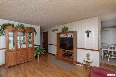 1615 W 49th St, Davenport, IA 52806 - photo 7