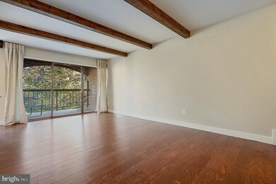 11216 Chestnut Grove Square unit 11216-220, Reston, VA 20190 - photo 3