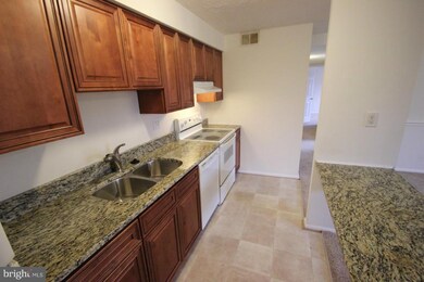 19613 Gunners Branch Rd, Germantown, MD 20876 - photo 4