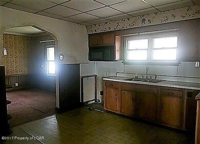 594 Freemont Ct, Hazleton, PA 18201 - photo 3