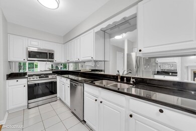 650 E Whispering Oaks Ct unit 2, Palatine, IL 60074 - photo 6