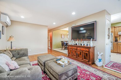 125 Laconia Ave, Staten Island, NY 10305 - photo 3