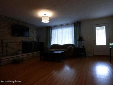 5602 Living Room 1