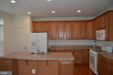 42985 Edgewater St, Chantilly, VA 20152 - photo 5