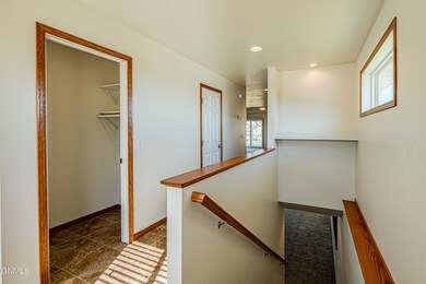 3702CalgaryCt_00024