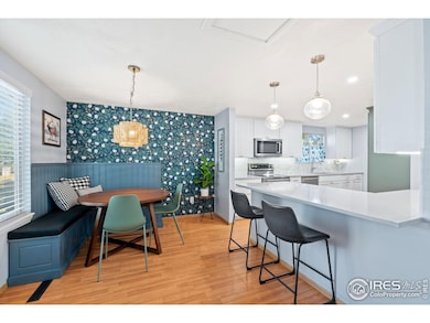 Bar and Eat-in nook for dining or guests