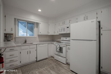 10 Friendship Ct, Red Bank, NJ 07701 - photo 7